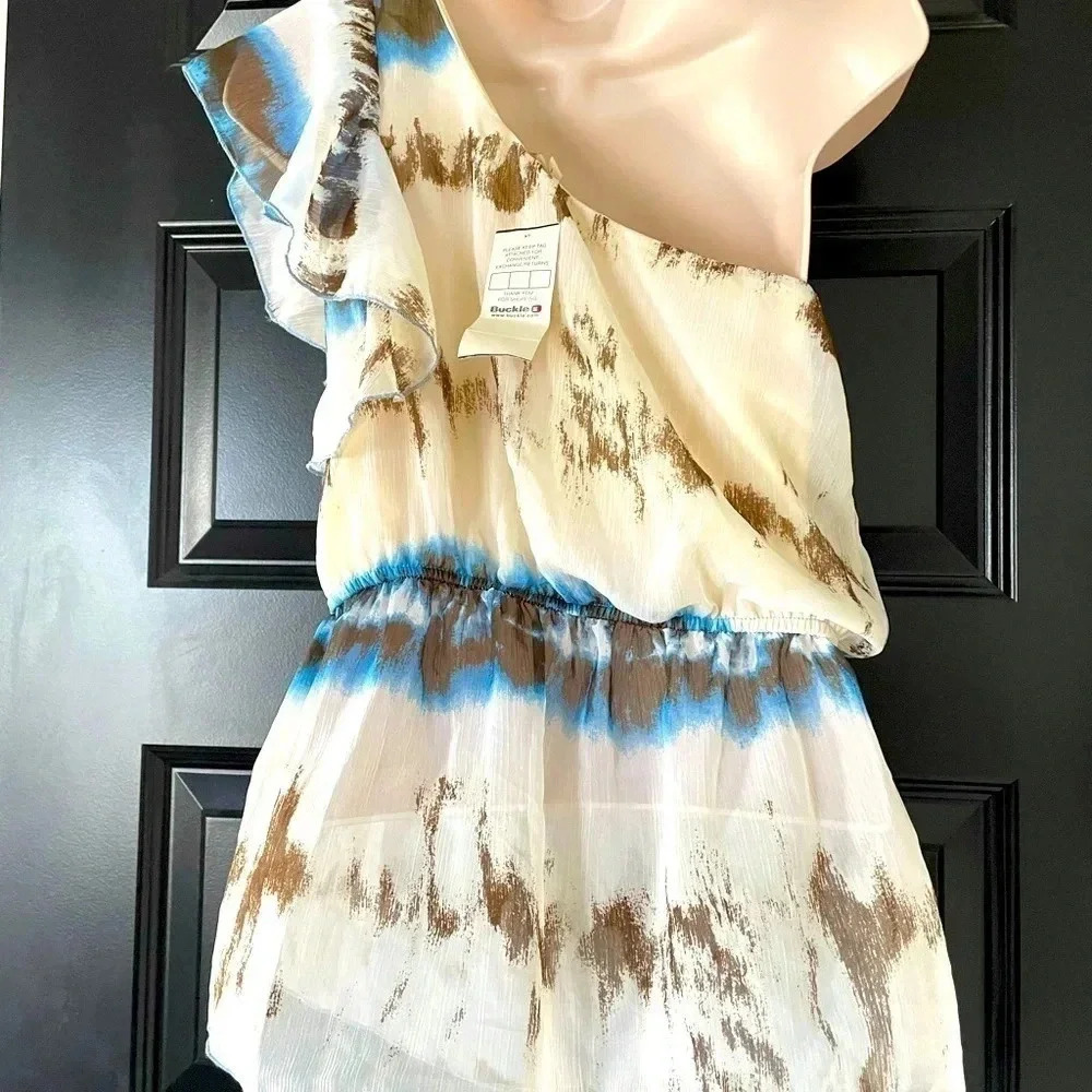 NWT Buckle one shoulder top- small - Picture 3 of 4